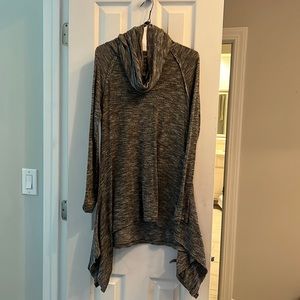 Casual heathered gray top.